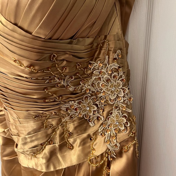 GOLD MOB/MOG EVENING DRESS SZ 14 - Picture 3 of 6